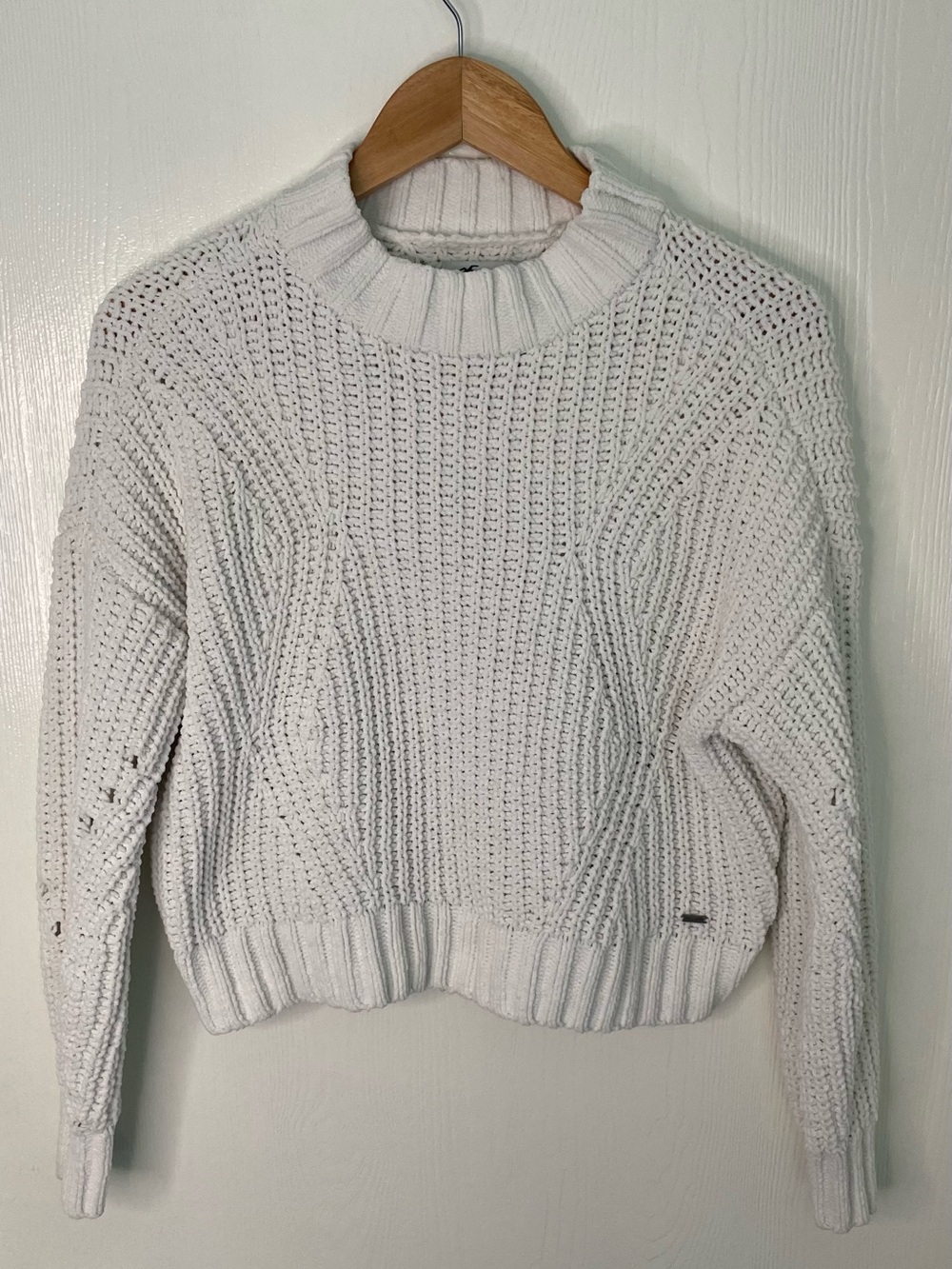 Hollister Chenille Mock Neck Sweater Small Ivory Cropped Chunky Knit Fall
